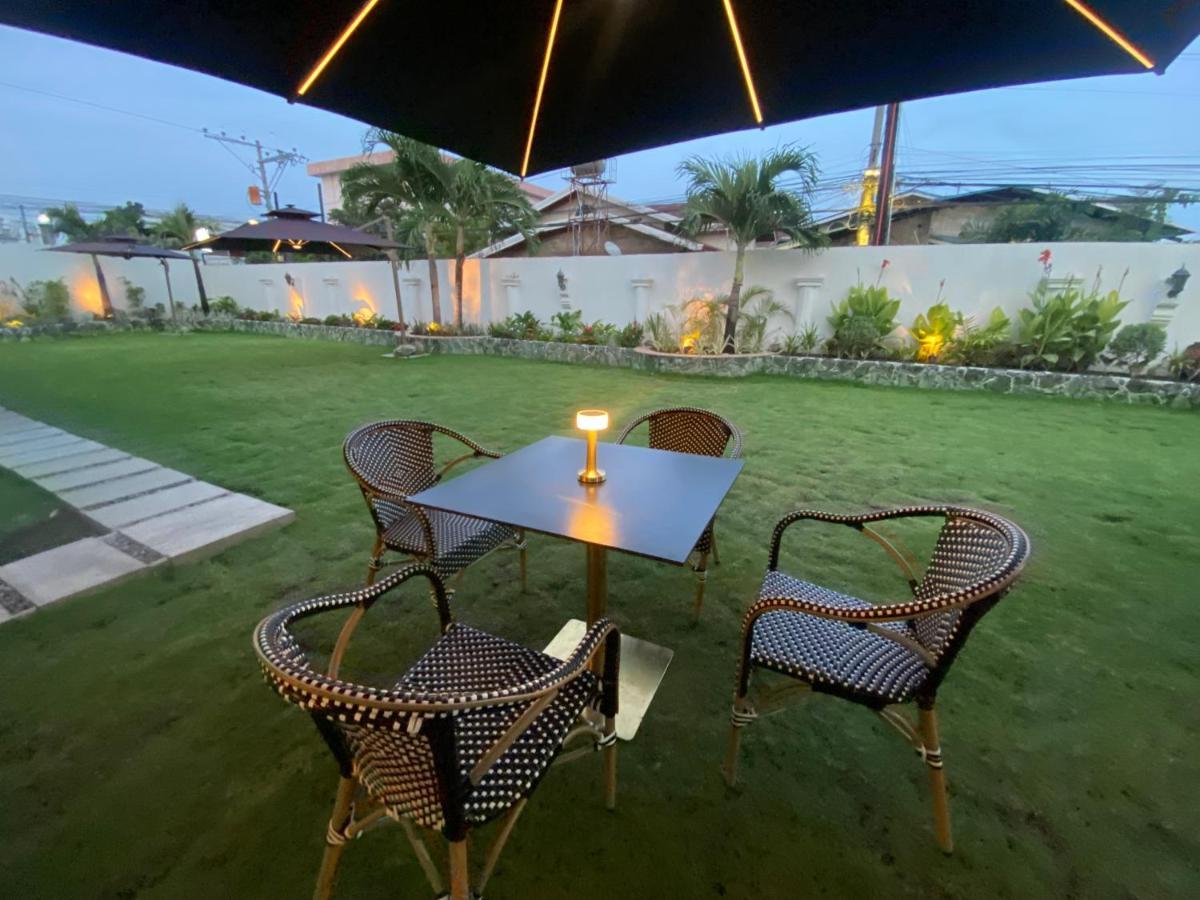 Honey Suite Room Inside Bee Cafe Cebu At Ayala Area Exterior photo